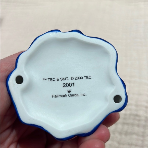 Hallmark Portrait of Scarlett O'hara 2001 Ornament Gone With The Wind Porcelain - Picture 7 of 9